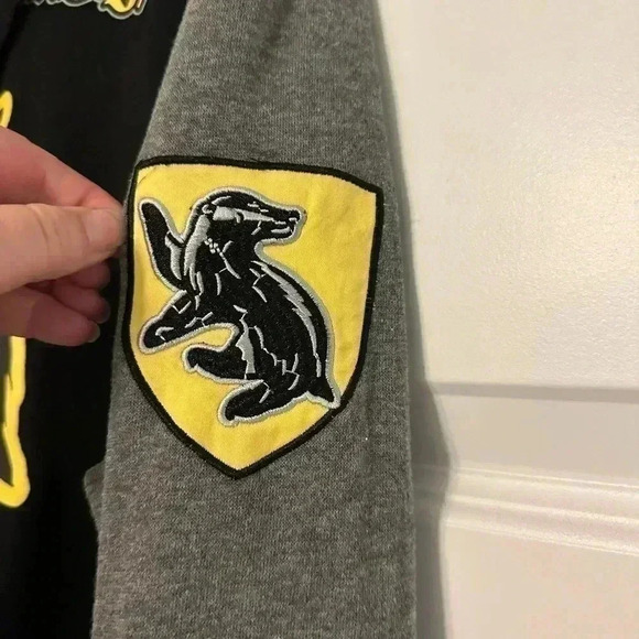 Harry Potter Hufflepuff Varsity Letterman Jacket Hoodie Men's X-Large Black Gray - Picture 6 of 6